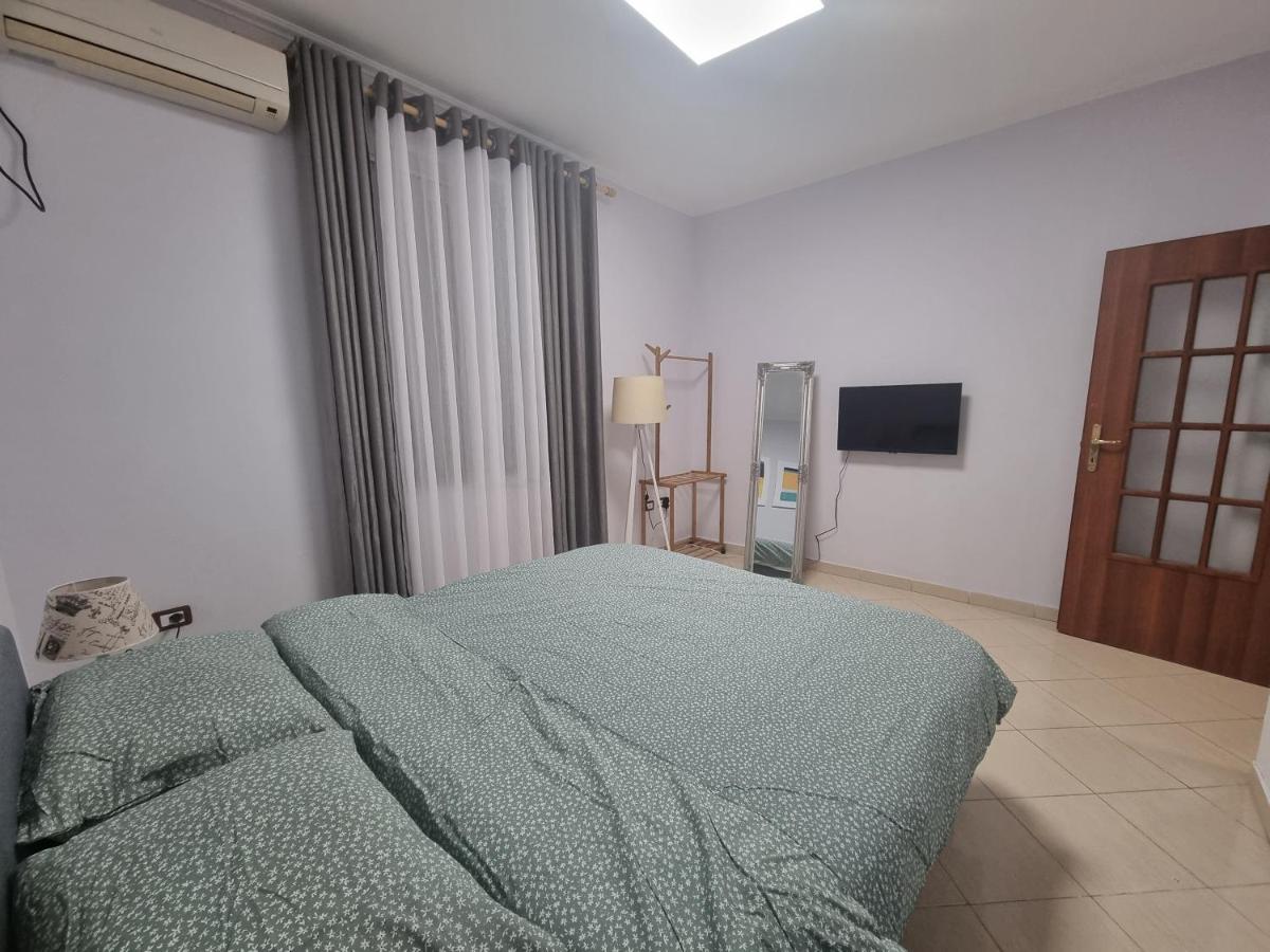 Glamorous Apartment In Tirana Exterior photo