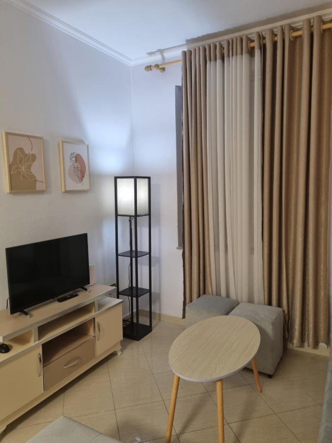 Glamorous Apartment In Tirana Exterior photo